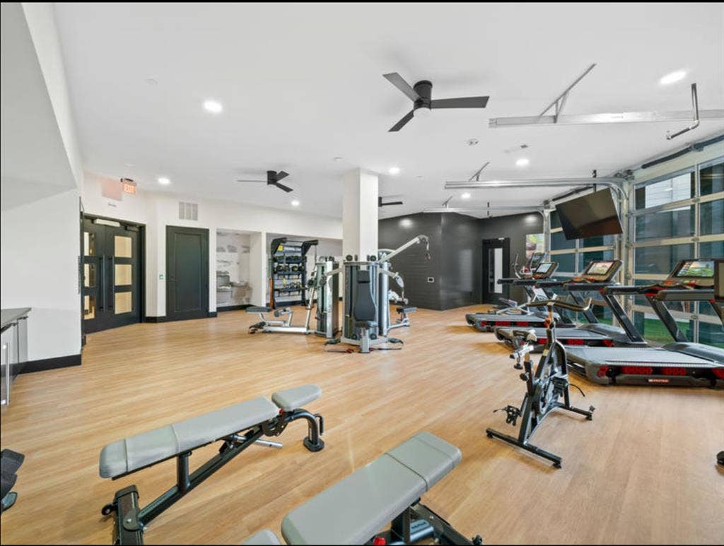 Prime Comfort – Trendy Upscale Room