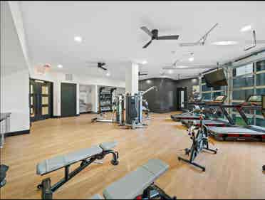 Prime Comfort – Trendy Upscale Room