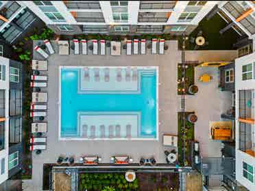 Prime Comfort – Trendy Upscale Room