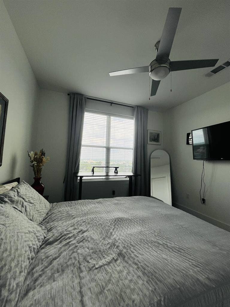 Prime Comfort – Trendy Upscale Room