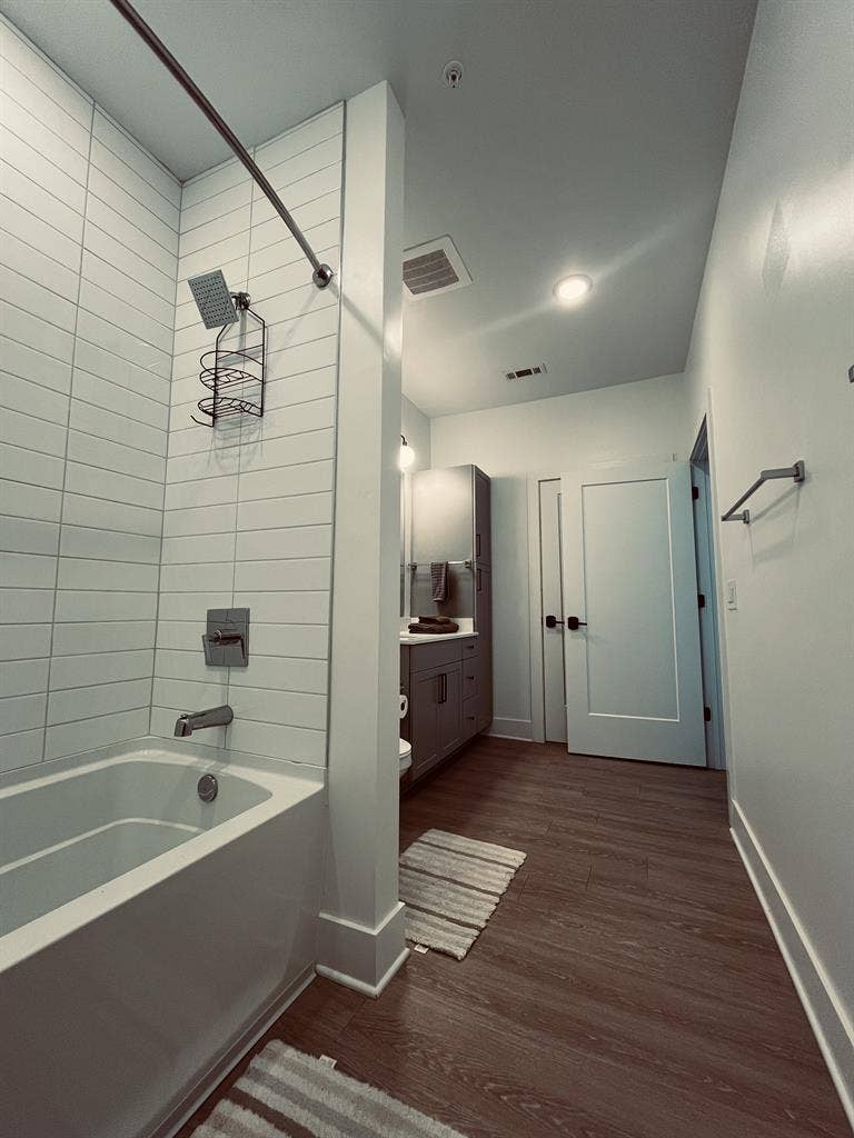 Prime Comfort – Trendy Upscale Room