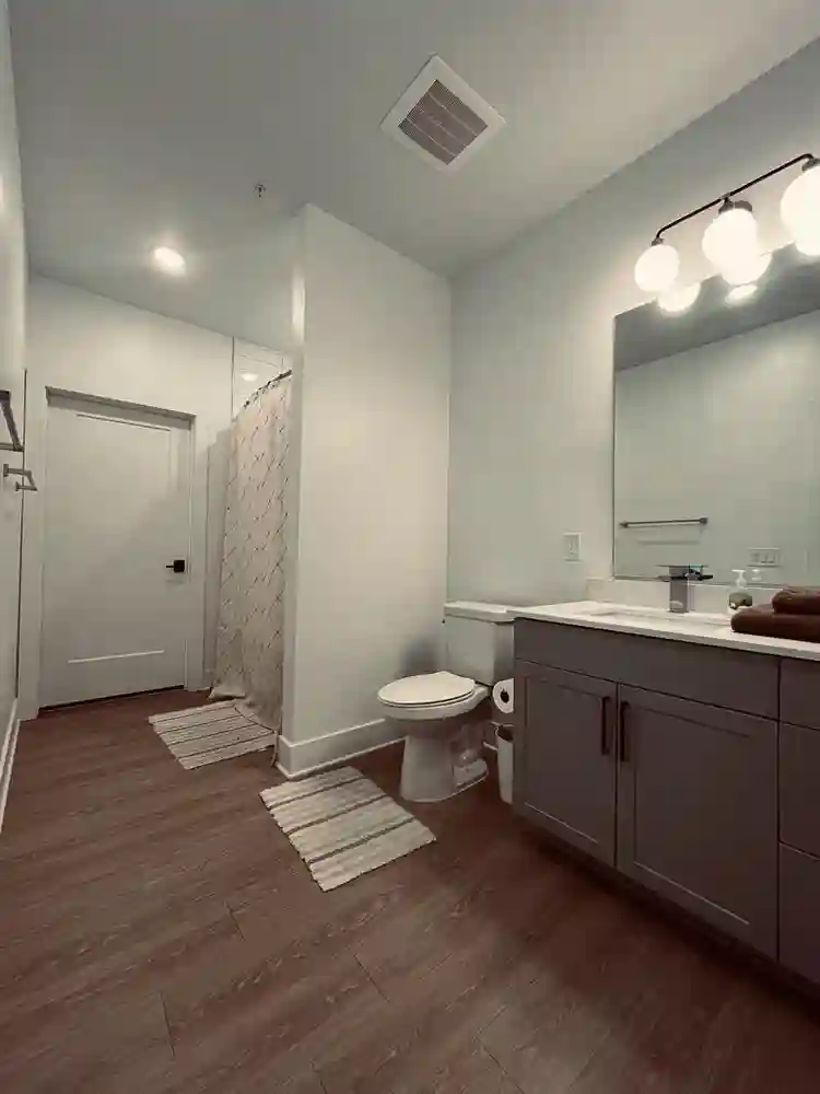 Prime Comfort – Trendy Upscale Room