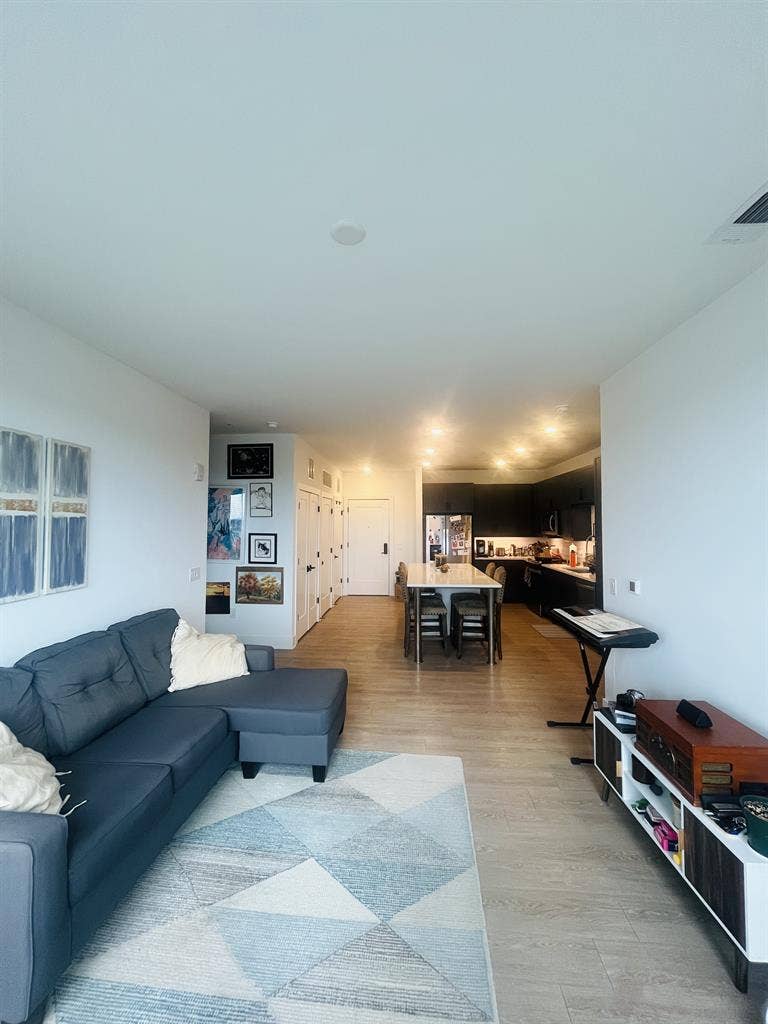 Prime Comfort – Trendy Upscale Room