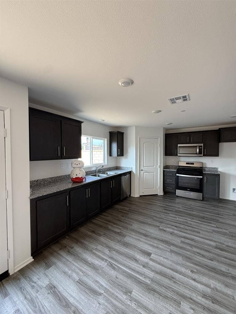 Multiple rooms for rent