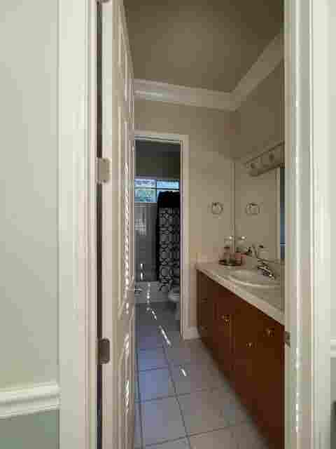 Room with Own Bathroom, NE Fresno
