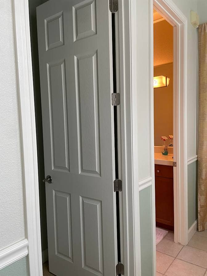 Room with Own Bathroom, NE Fresno