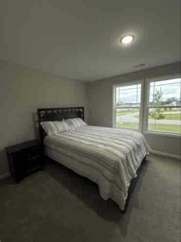 2 roommates needed