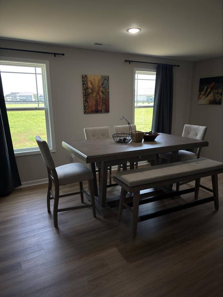 2 roommates needed