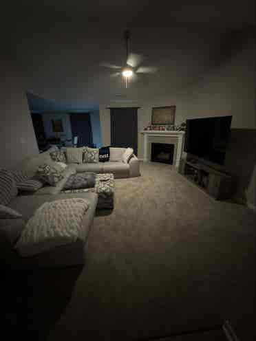 2 roommates needed
