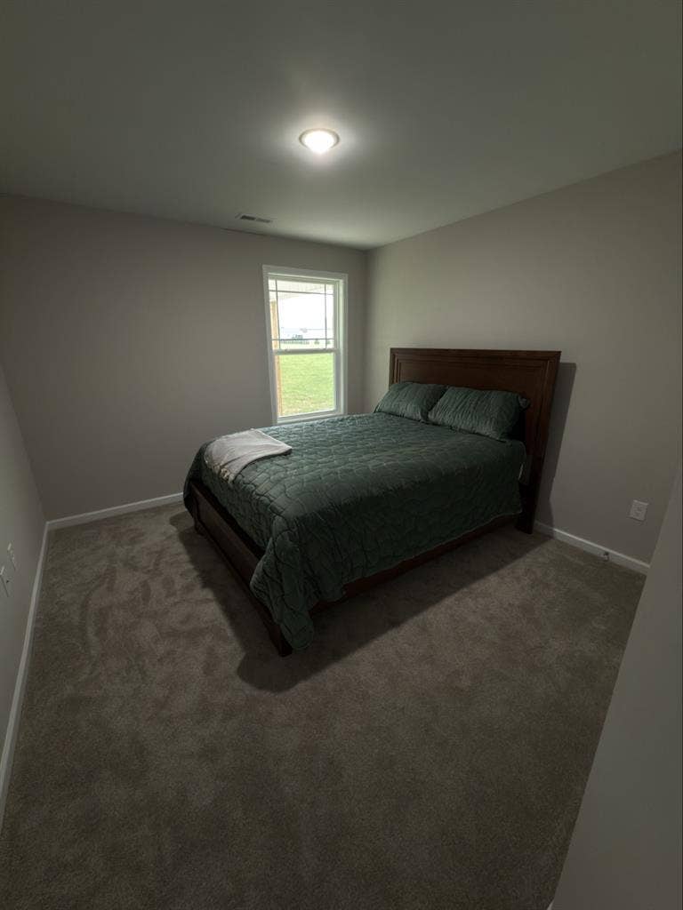 2 roommates needed
