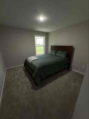 2 roommates needed