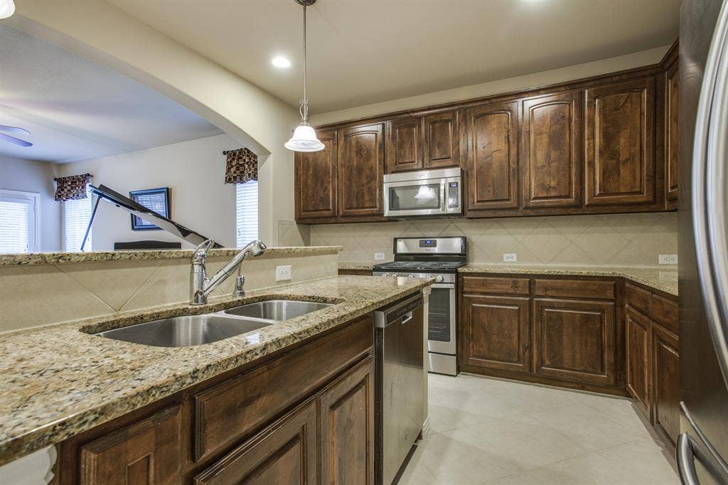 Clean Room for Rent