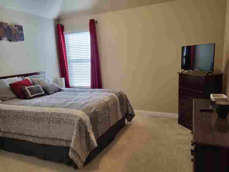 Clean Room for Rent