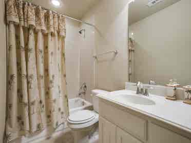 Clean Room for Rent