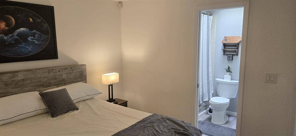 1 room, private bath