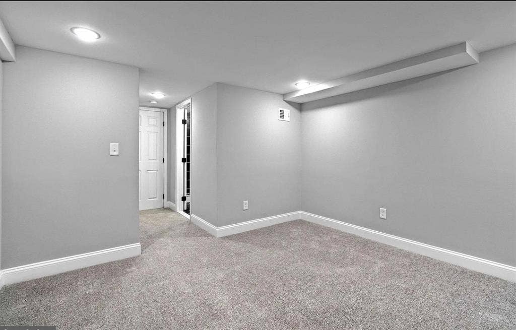 Prvt Rm/Entrance, Finished Basement