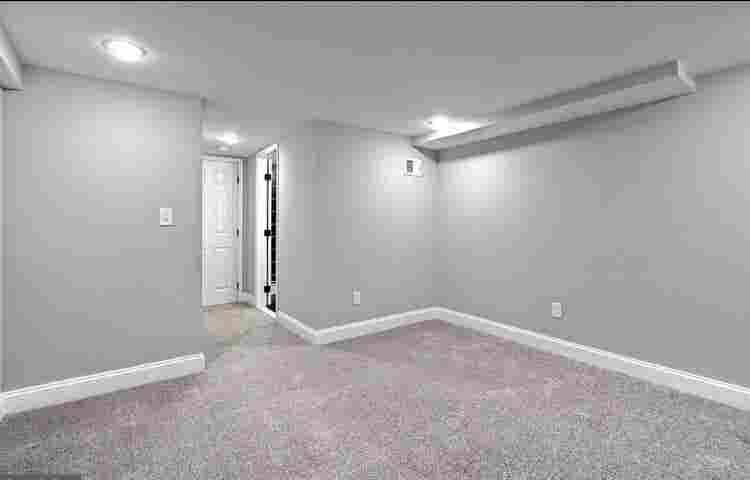 Prvt Rm/Entrance, Finished Basement