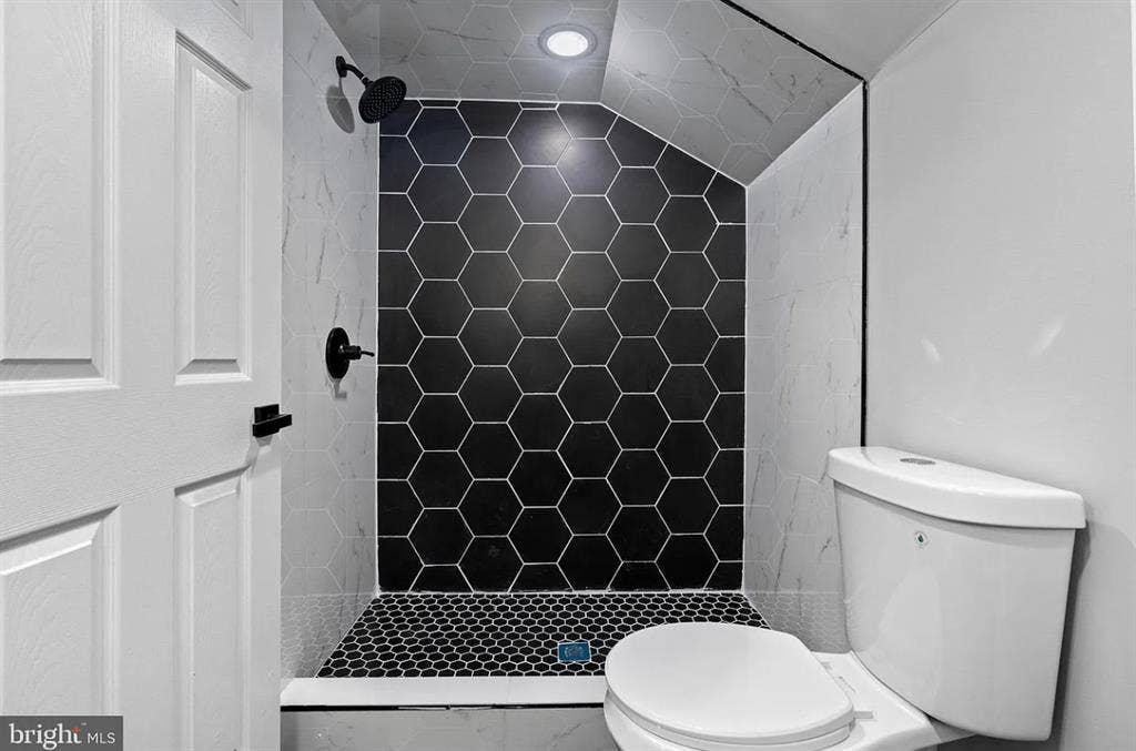 Prvt Rm/Entrance, Finished Basement