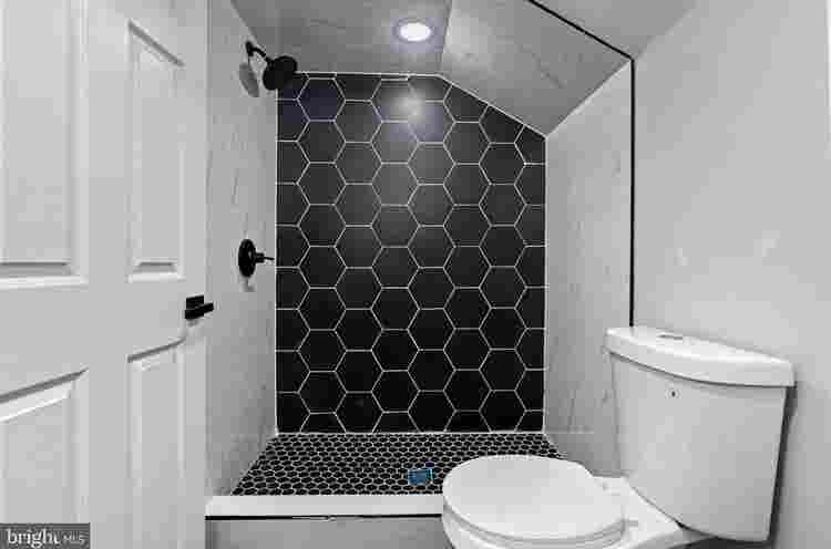Prvt Rm/Entrance, Finished Basement