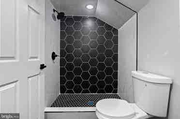 Prvt Rm/Entrance, Finished Basement