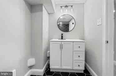 Prvt Rm/Entrance, Finished Basement