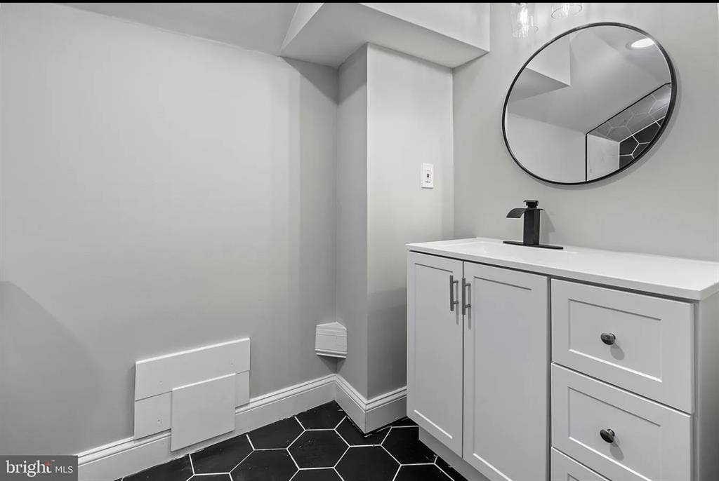 Prvt Rm/Entrance, Finished Basement