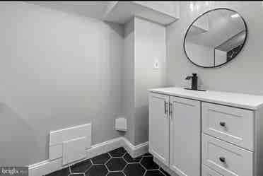Prvt Rm/Entrance, Finished Basement