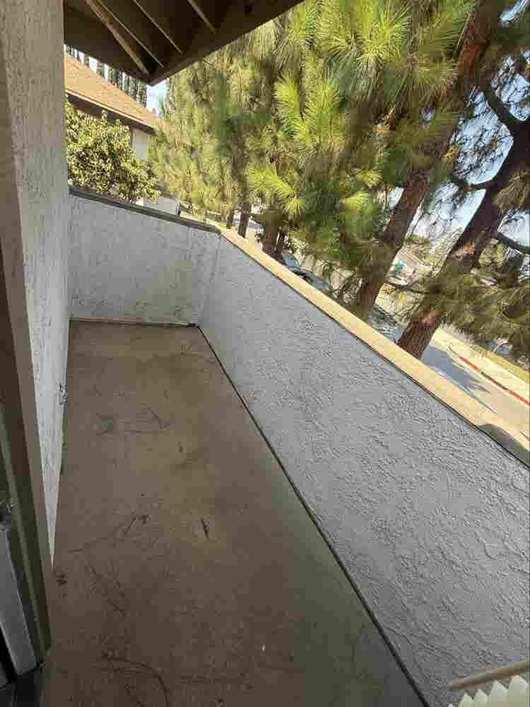 Looking for roommate
