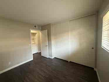 Looking for roommate