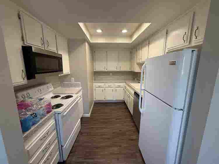 Looking for roommate