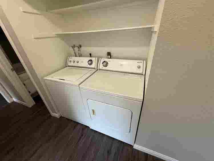 Looking for roommate