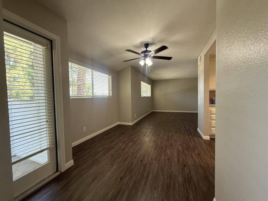 Looking for roommate