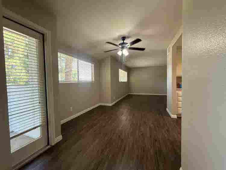 Looking for roommate