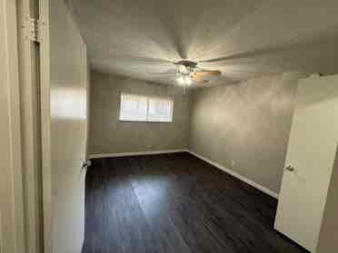 Looking for roommate