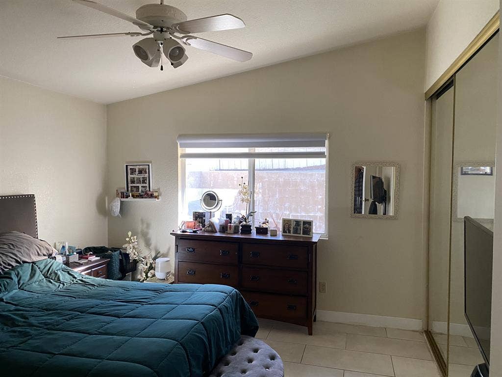 Master Bedroom w/private bathroom