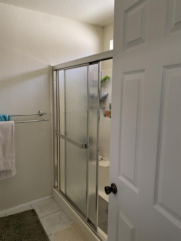 Master Bedroom w/private bathroom
