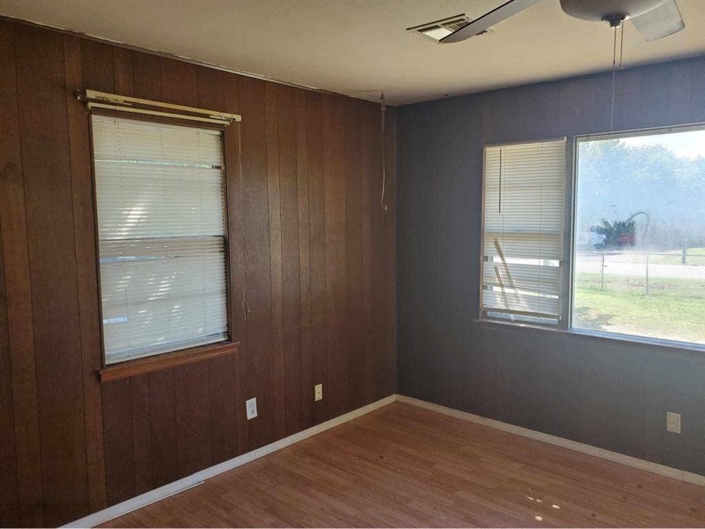 Room for rent - bath