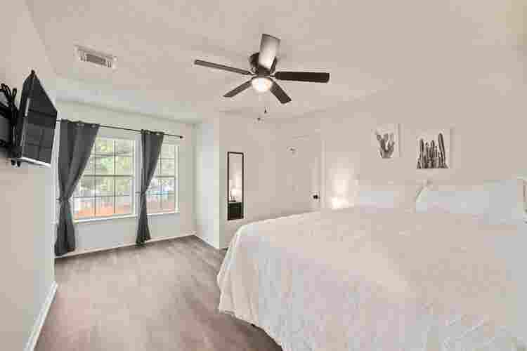 9 BR in Kyle