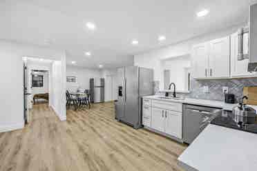 2 BR in Melbourne