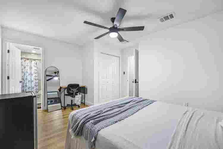 2 BR in Melbourne