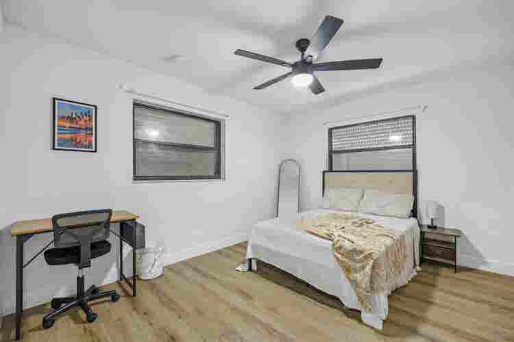 2 BR in Melbourne
