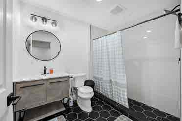 2 BR in Melbourne