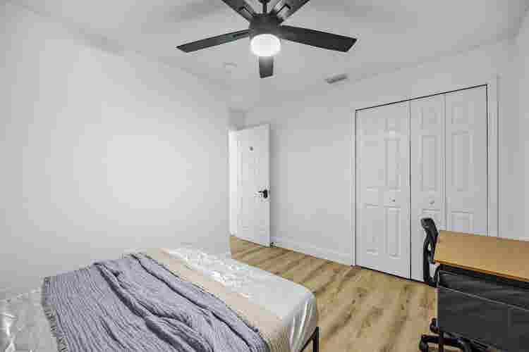 2 BR in Melbourne
