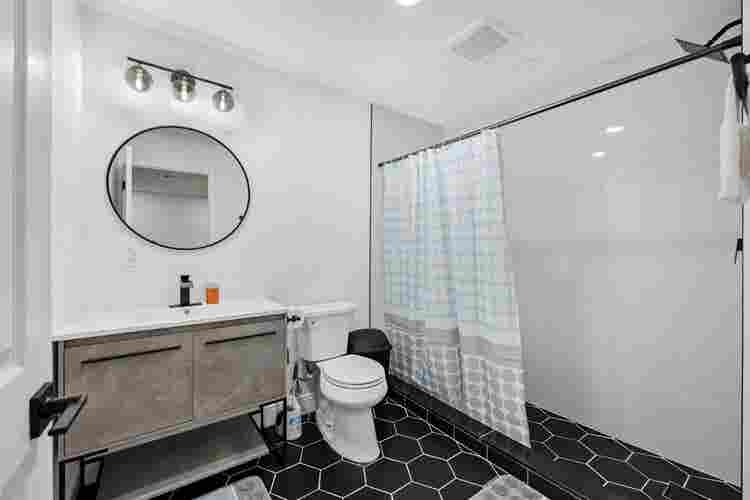 2 BR in Melbourne