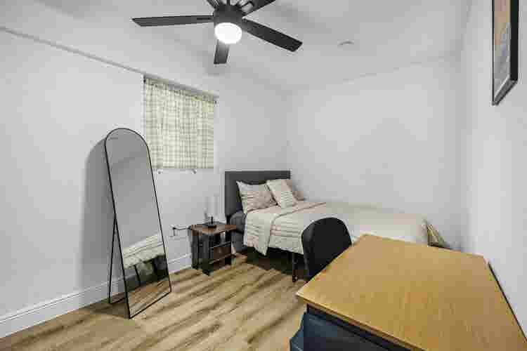 2 BR in Melbourne