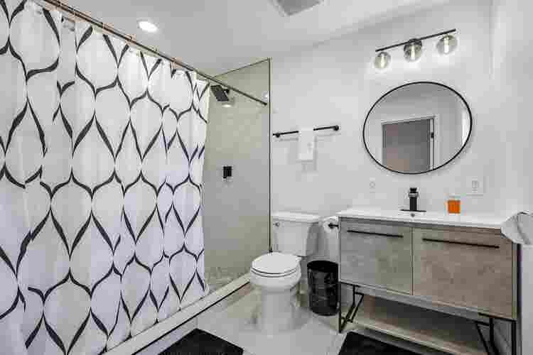 2 BR in Melbourne