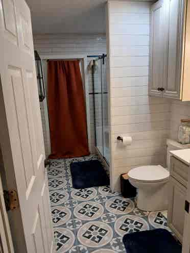 bedroom for rent available now