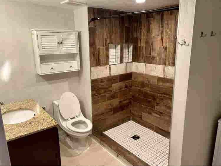 Large Bedroom in Basement Apt!
