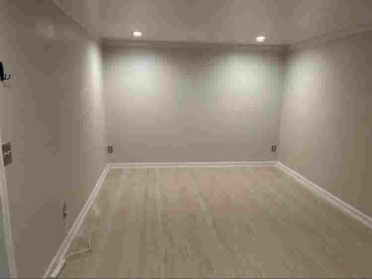Large Bedroom in Basement Apt!