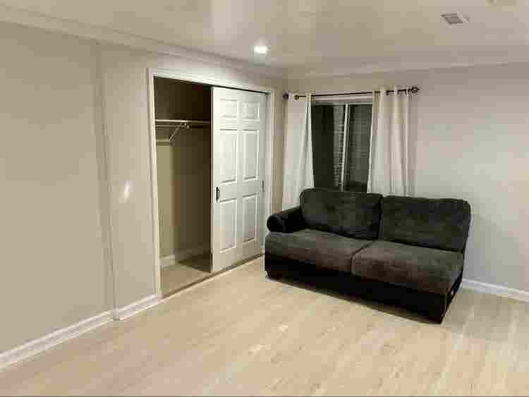 Large Bedroom in Basement Apt!
